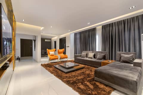 Exquisite Luxury 4bedrom Duplex with Snooker