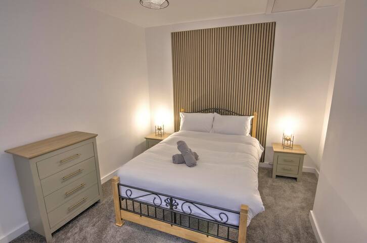 Spacious 2-Bed •SUPER HOST sleeps 6 • Free Parking gallery image 4