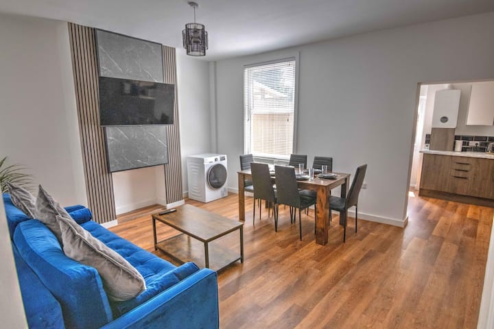 Modern Family & Contractor Home-free Parking-wifi - Bristol