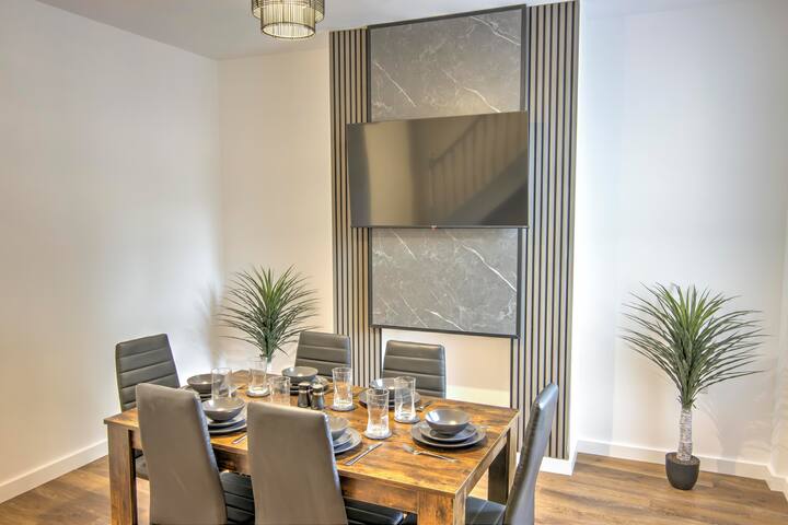Spacious 2-Bed •SUPER HOST sleeps 6 • Free Parking gallery image 2