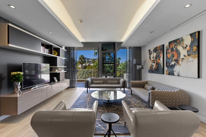 The Marina Jewel, Waterfront