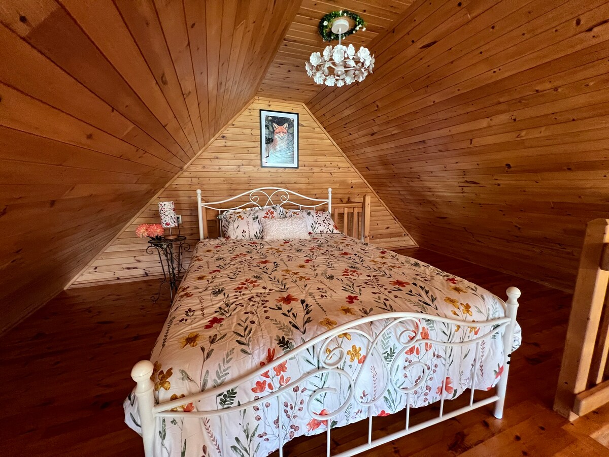 לופט שינה מקסים עם מיטת קווין סייז