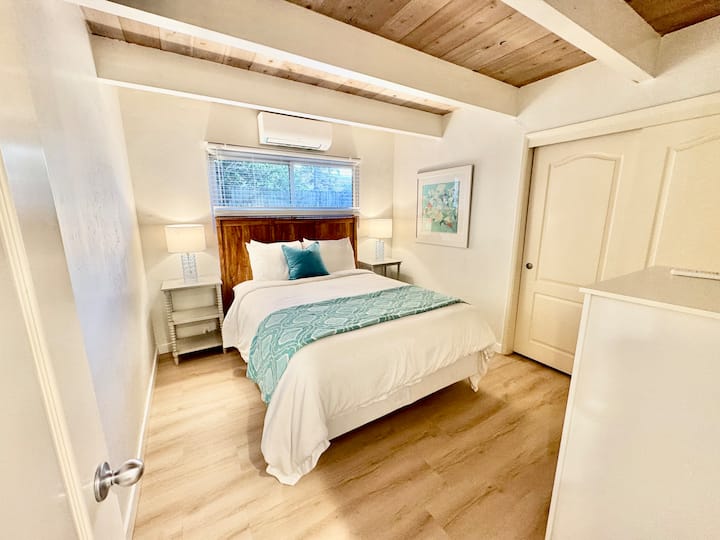 Მეორე საძინებელი ორადგილიანი საწოლით და ახლად დამატებული კონდიციონერით