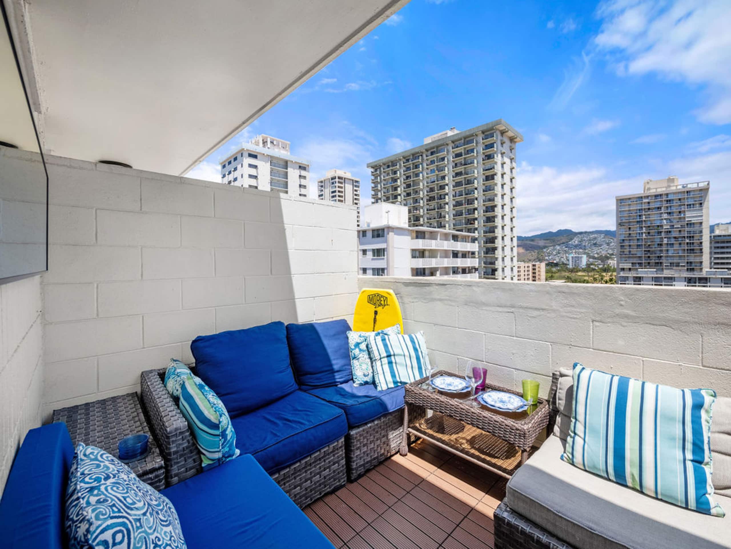 Waikiki Beach 2 Min Walk | Private Balcony Studio - Image 26
