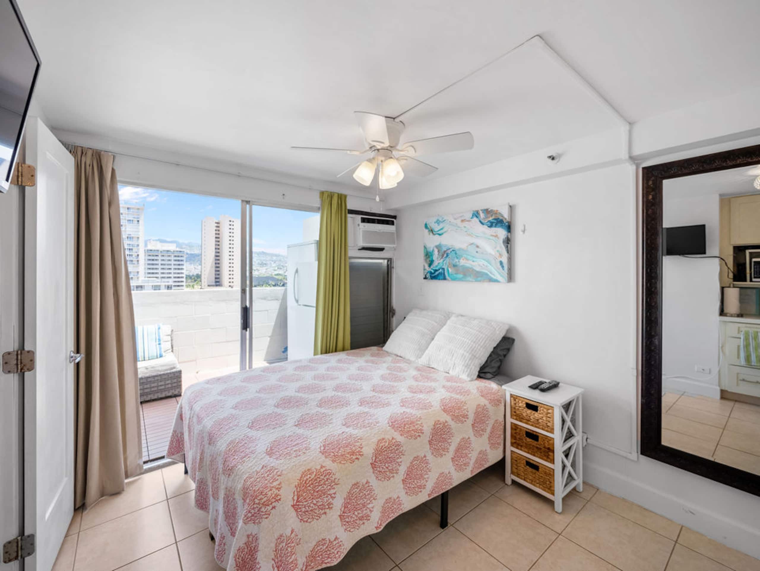 Waikiki Beach 2 Min Walk | Private Balcony Studio - Image 45