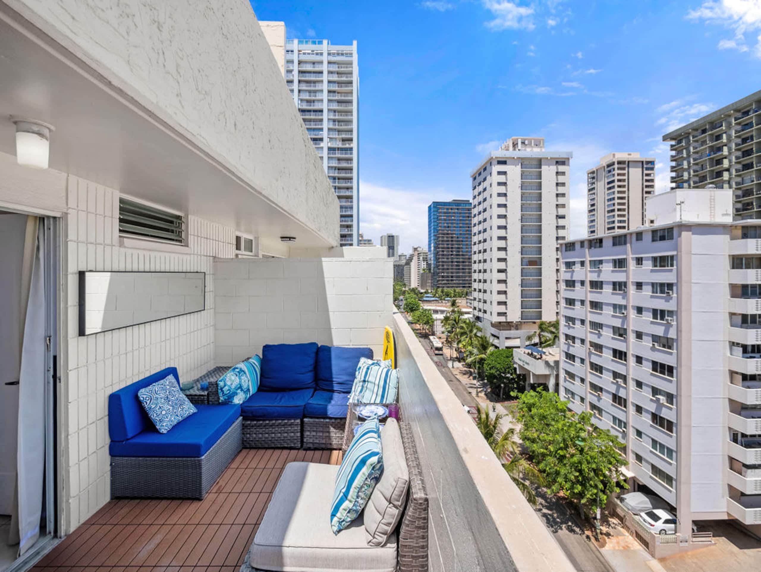 Waikiki Beach 2 Min Walk | Private Balcony Studio - Image 19