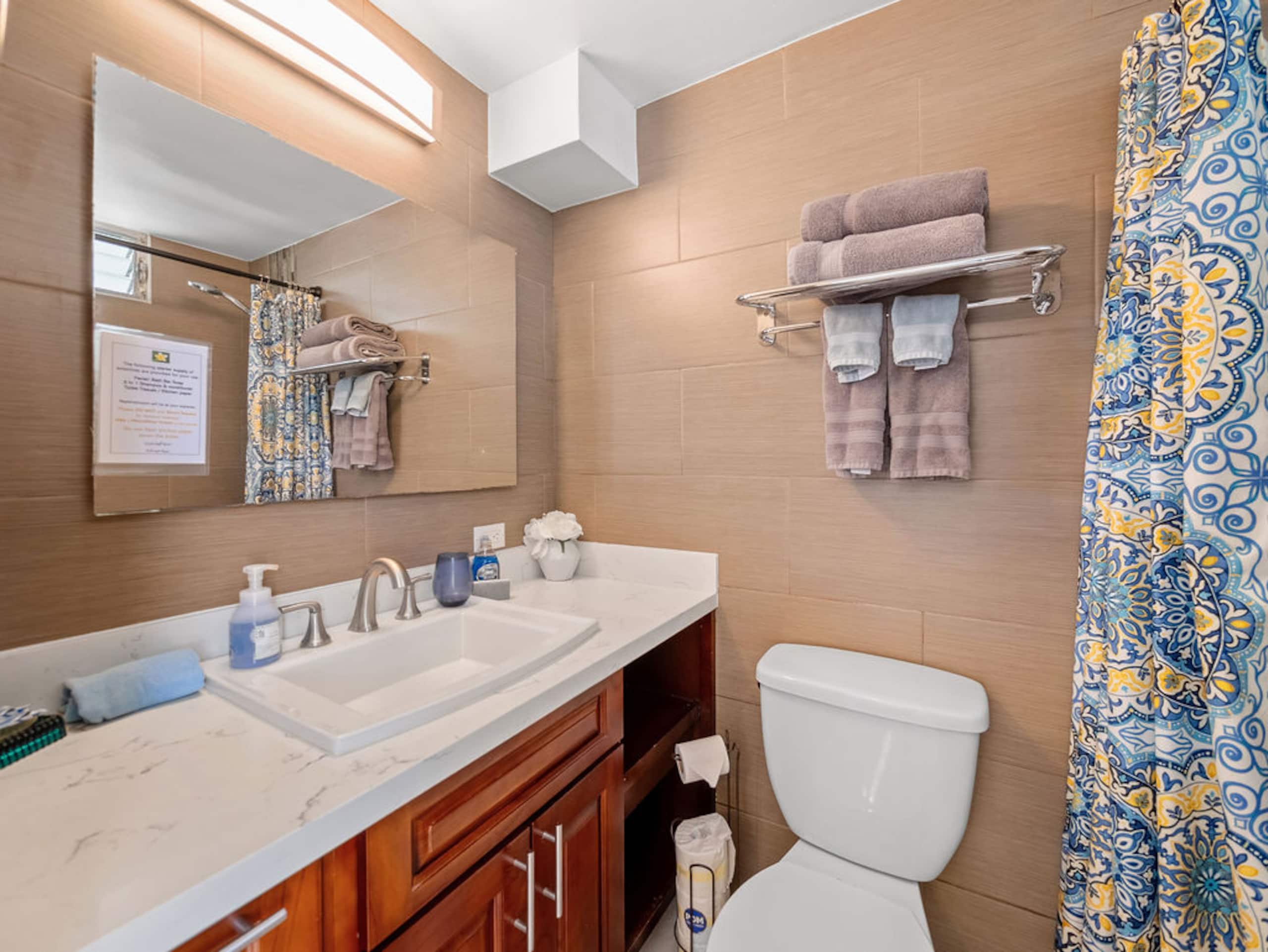 Waikiki Beach 2 Min Walk | Private Balcony Studio - Image 12