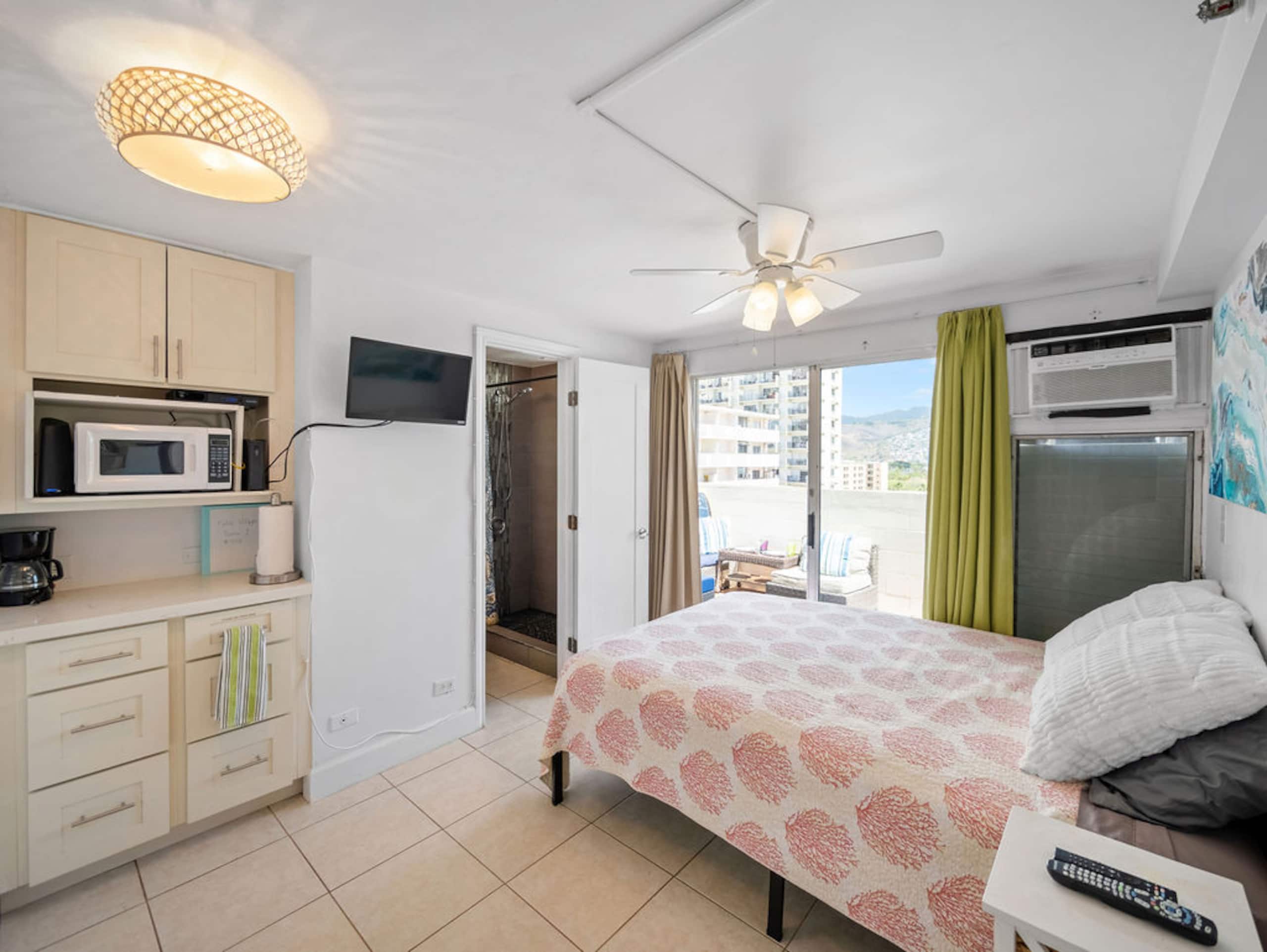 Waikiki Beach 2 Min Walk | Private Balcony Studio - Image 49