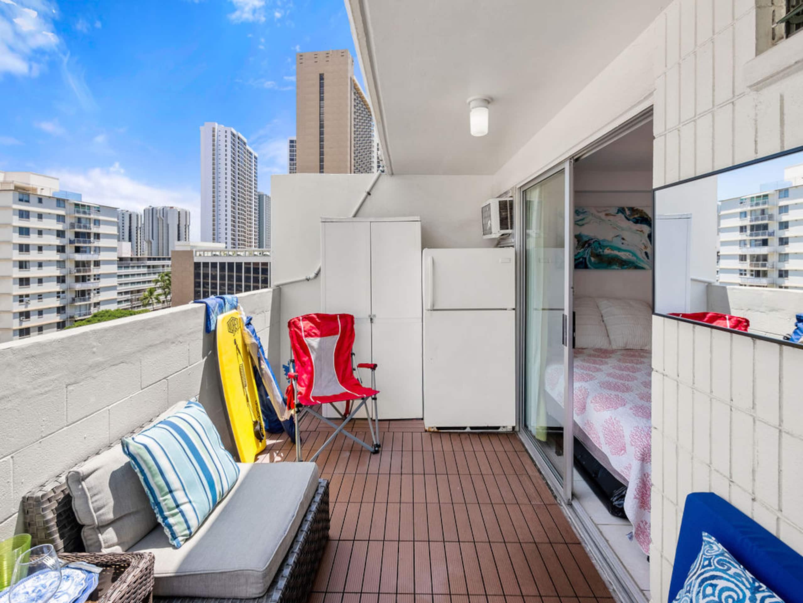 Waikiki Beach 2 Min Walk | Private Balcony Studio - Image 27