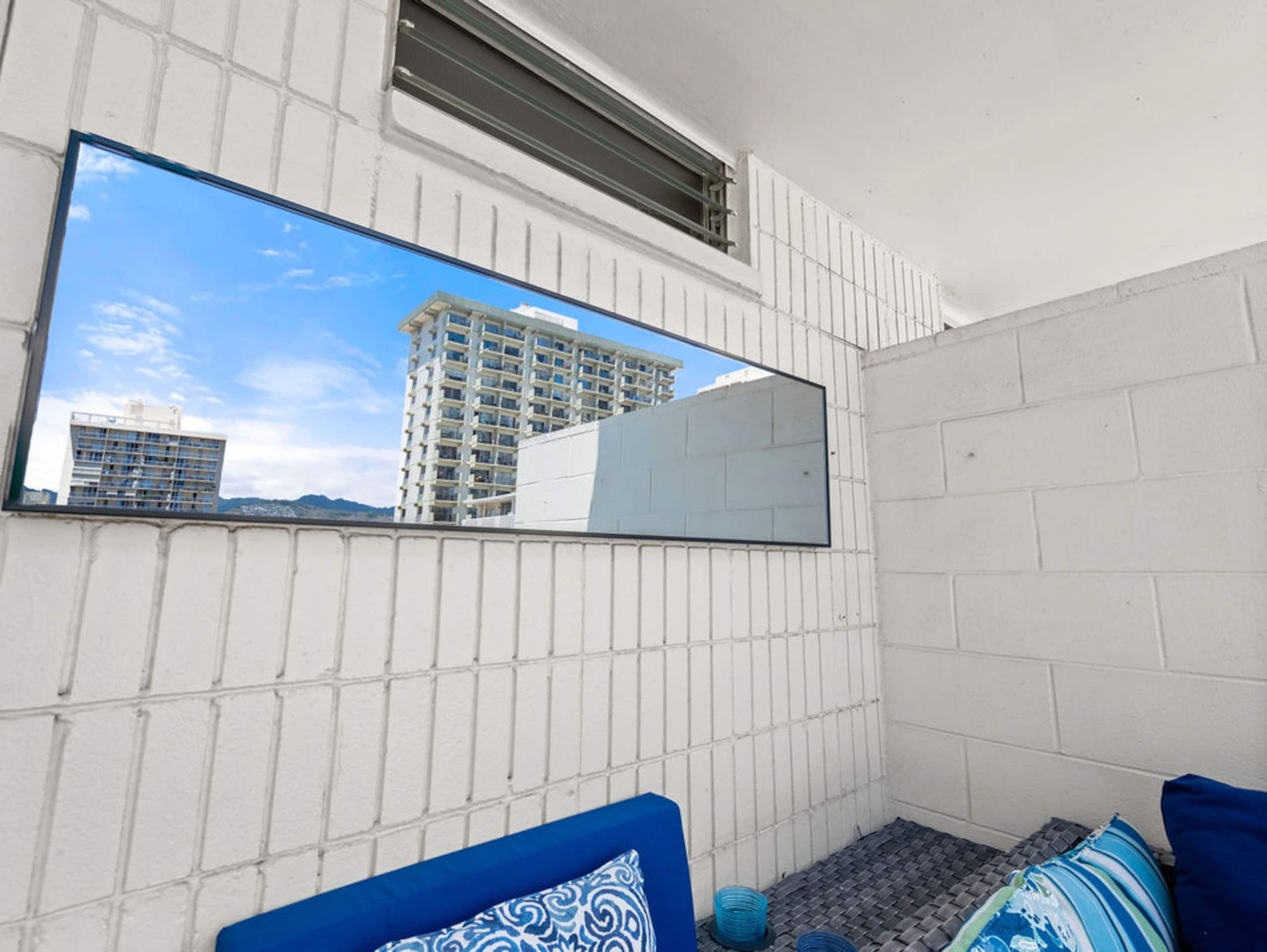 Waikiki Beach 2 Min Walk | Private Balcony Studio - Image 22