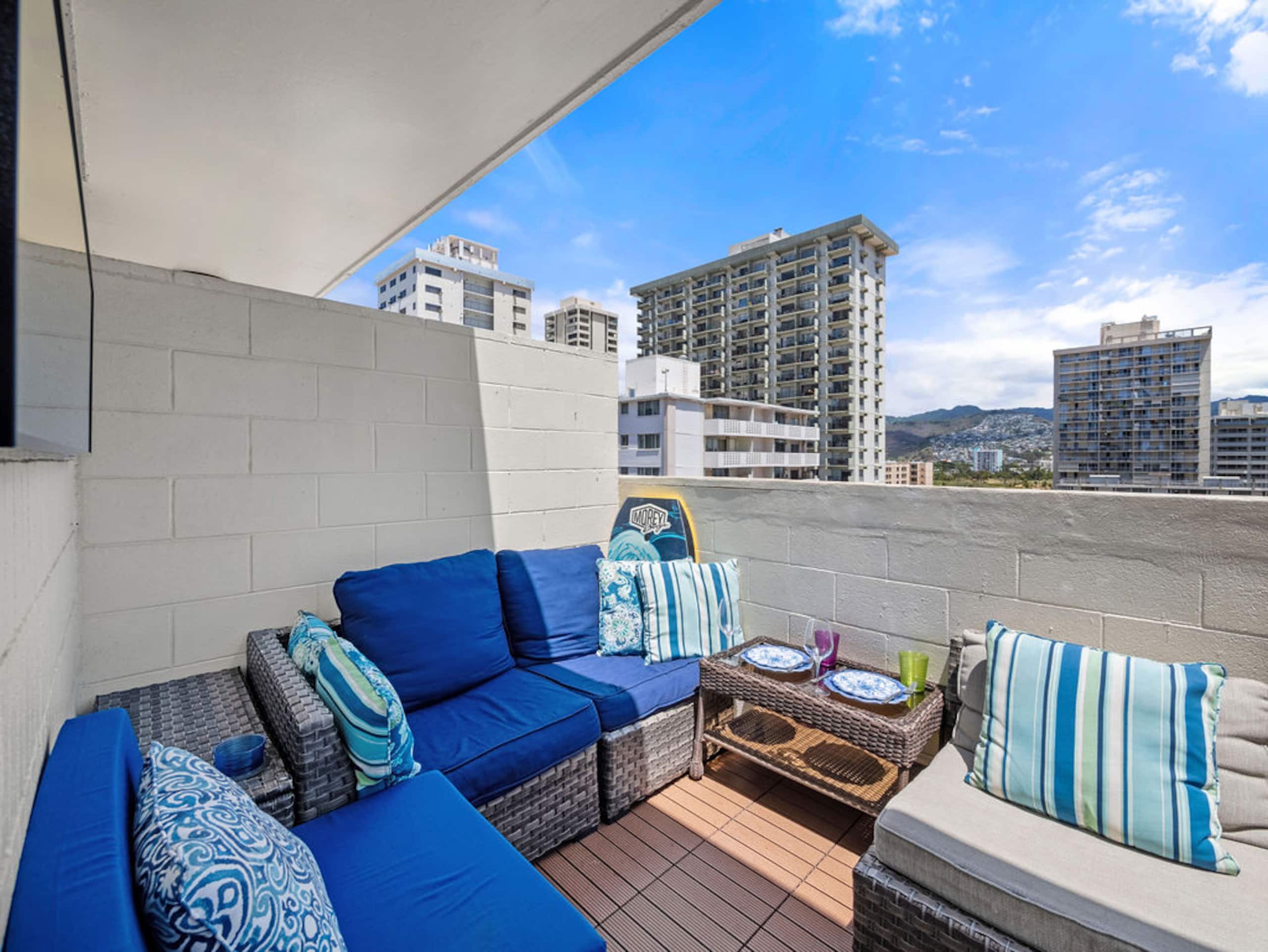 Waikiki Beach 2 Min Walk | Private Balcony Studio - Image 23