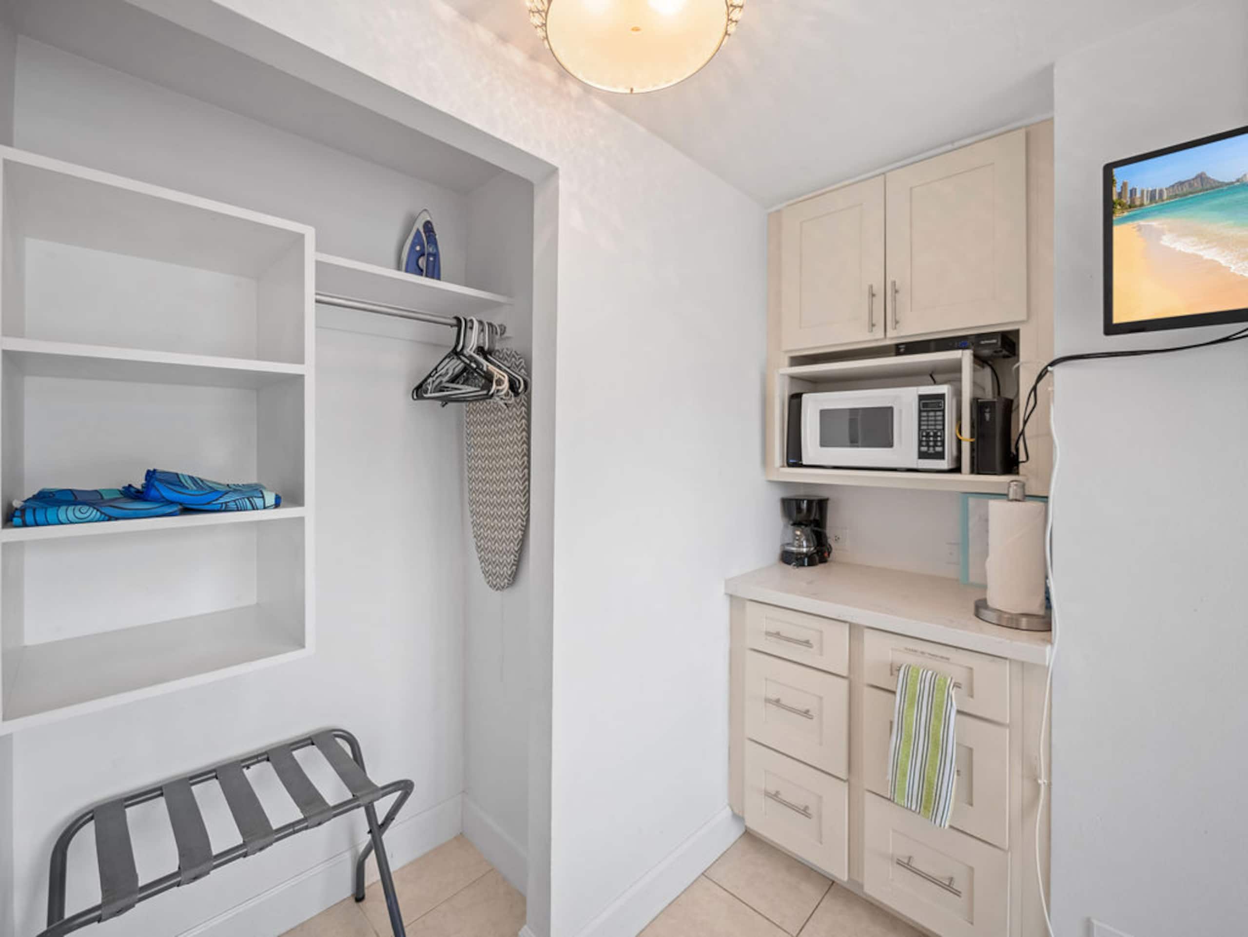 Waikiki Beach 2 Min Walk | Private Balcony Studio - Image 5