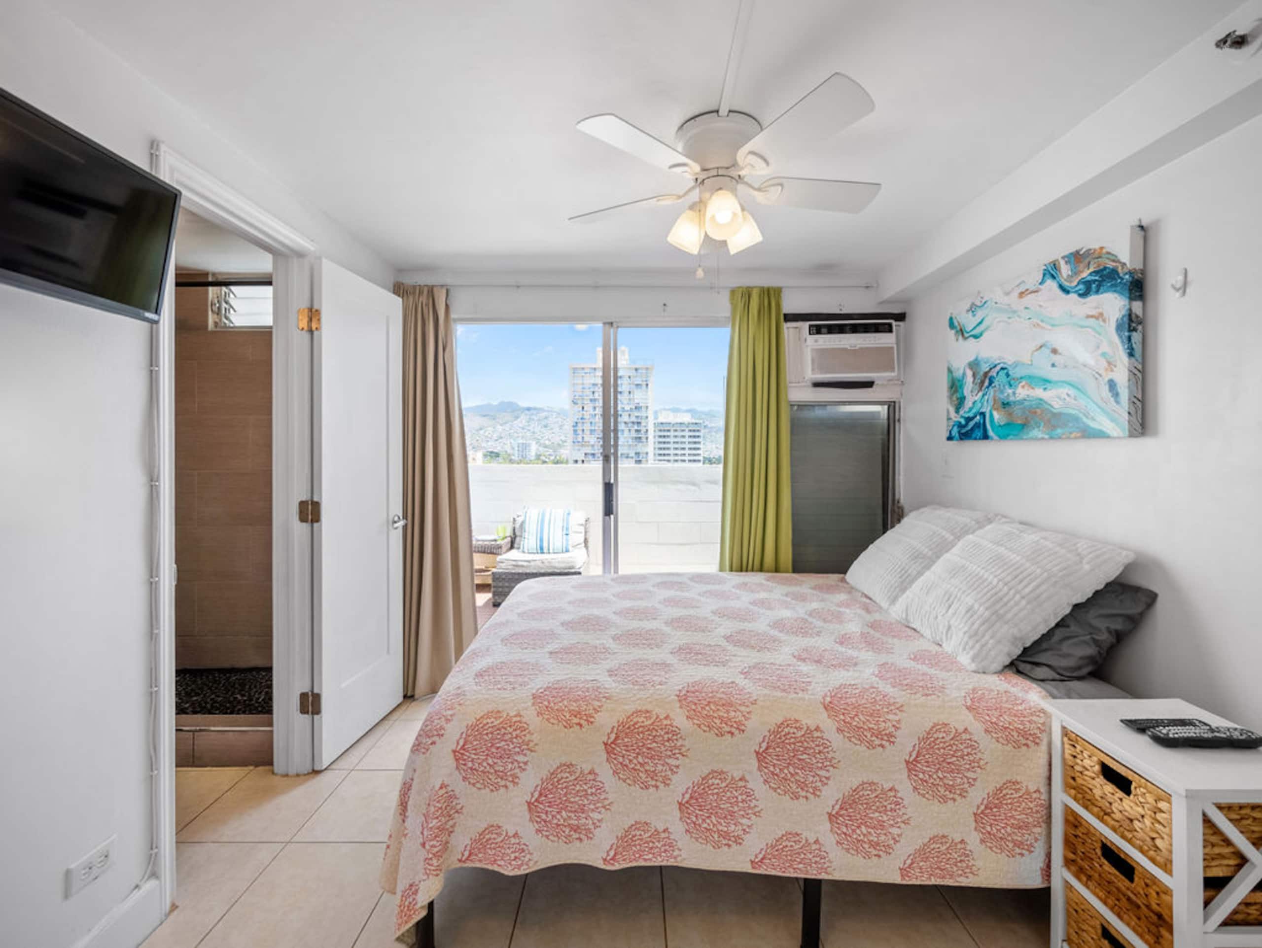Waikiki Beach 2 Min Walk | Private Balcony Studio - Image 42