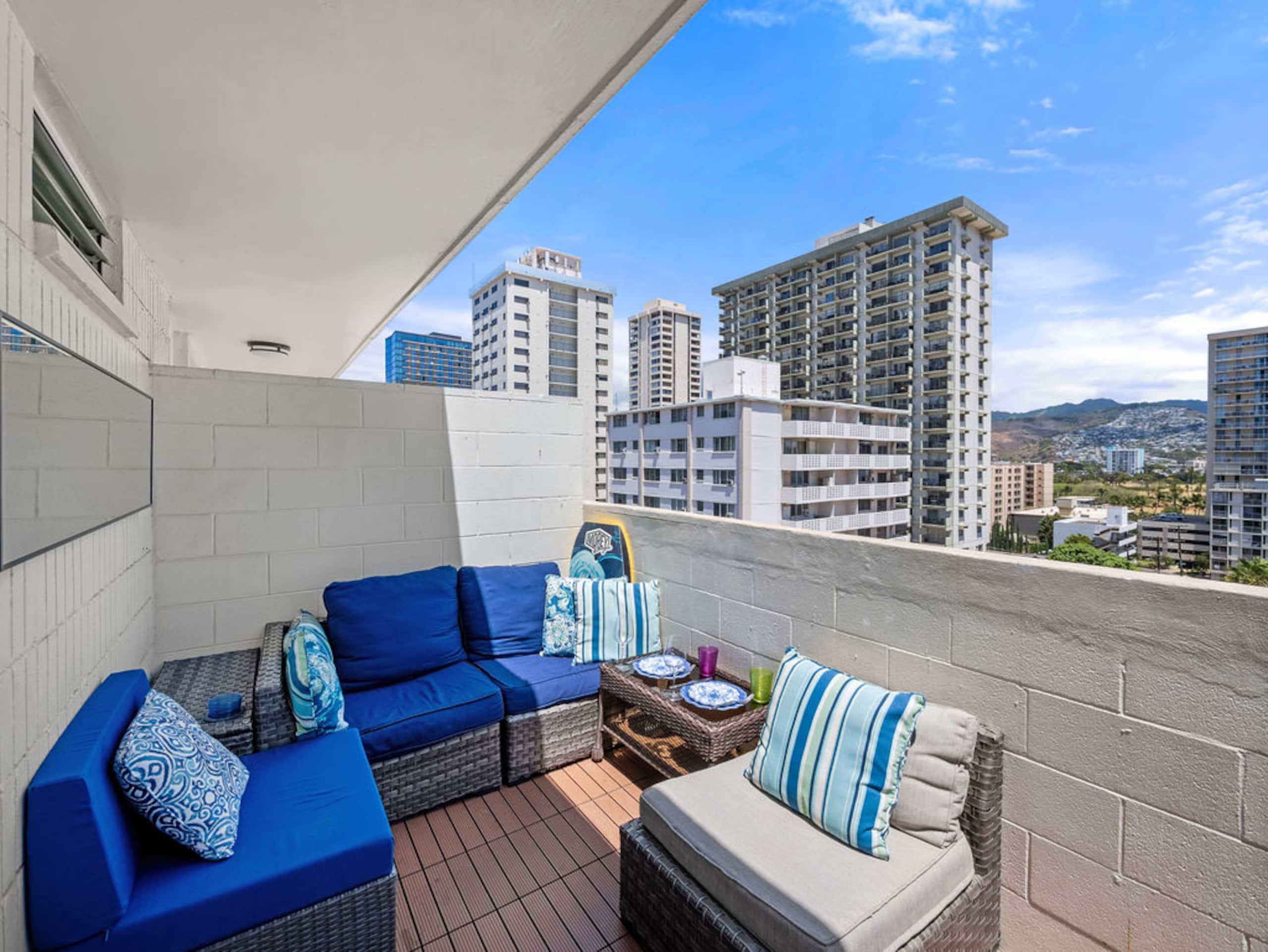 Waikiki Beach 2 Min Walk | Private Balcony Studio - Image 20