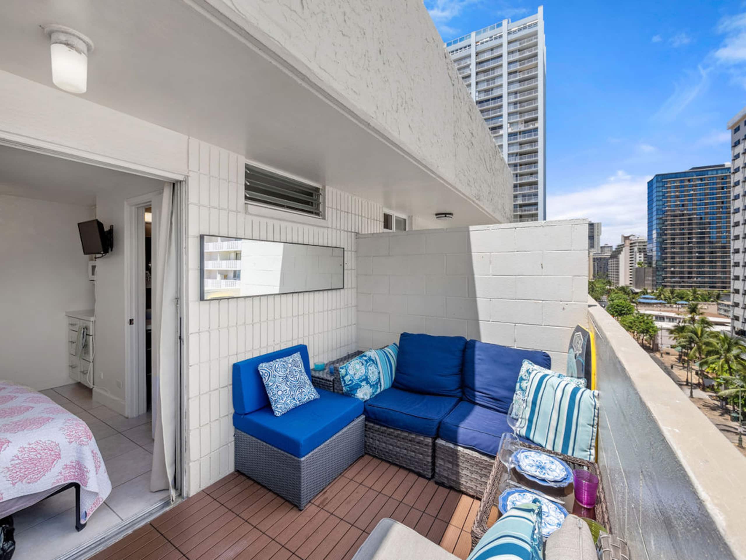 Waikiki Beach 2 Min Walk | Private Balcony Studio - Image 21