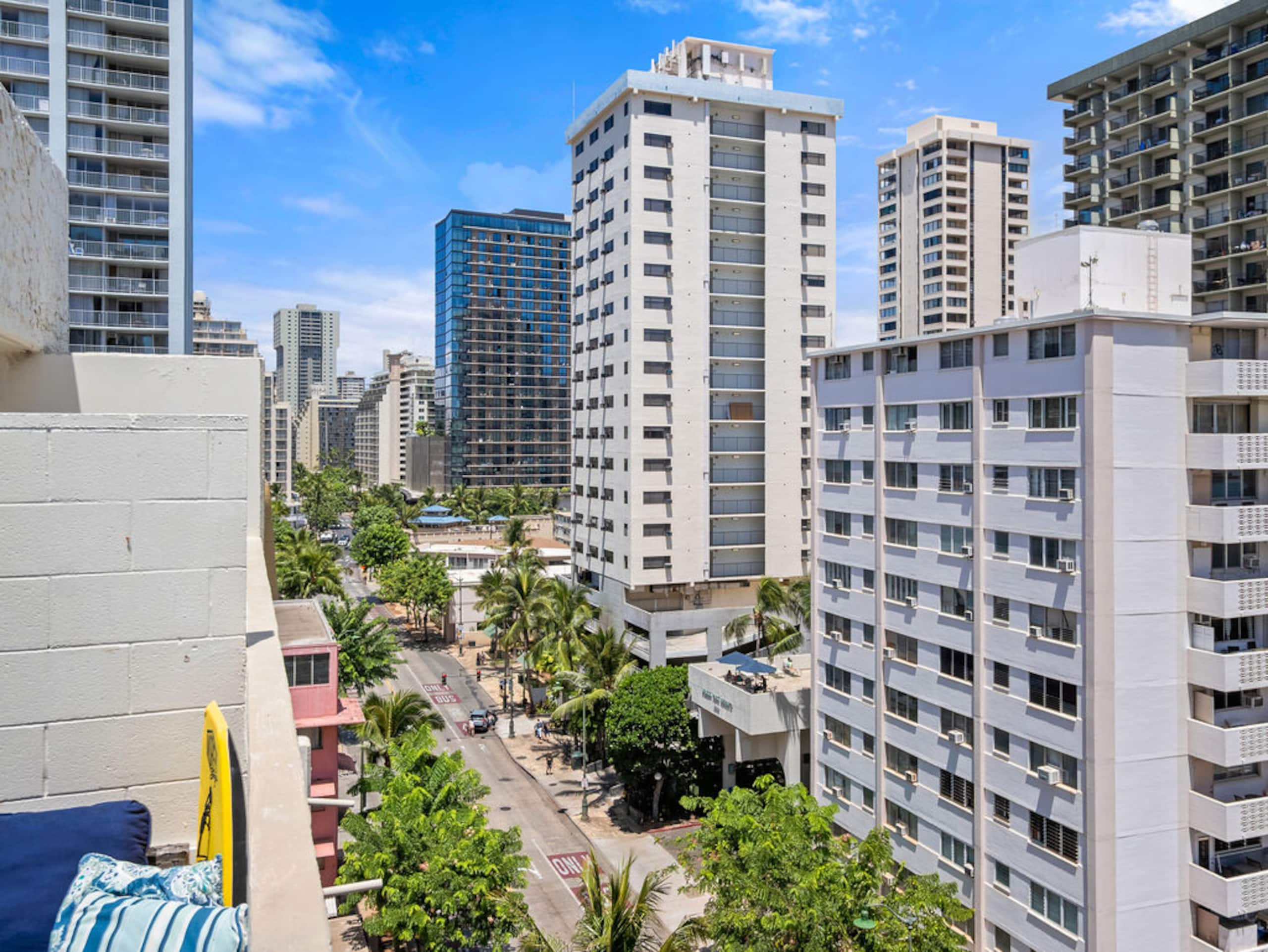 Waikiki Beach 2 Min Walk | Private Balcony Studio - Image 28