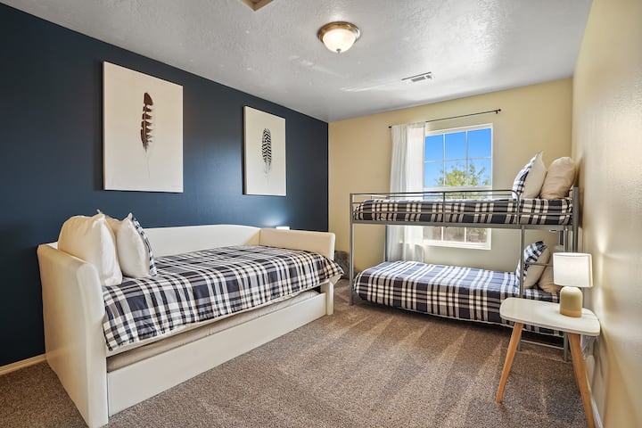 1 krevat marinari dhe 1 krevat dopio = 4 krevate dopio