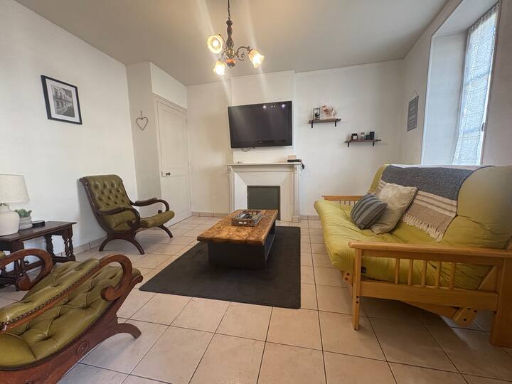 Town Centre With Garden & Free Parking - Le Dorat