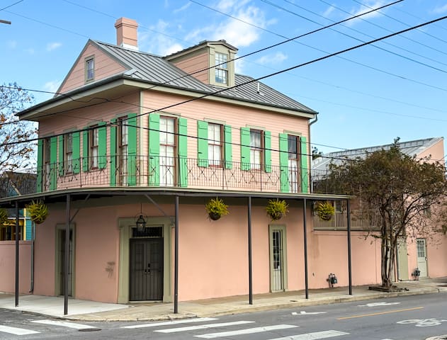 The Chartres Main House & POOL by Dear Valentine