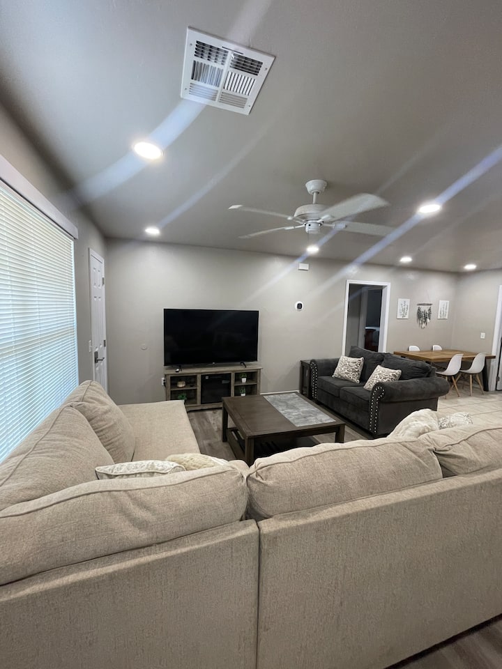 Charming & Clean 2 Bedroom Duplex - Ada, OK