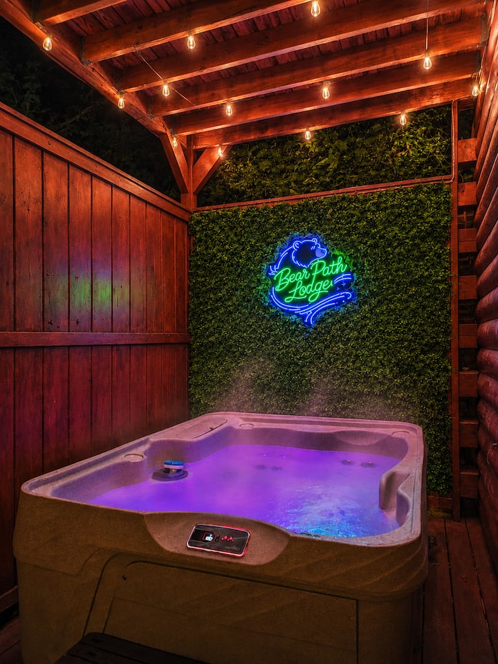 ~ Sleeps 14 | Hot Tub | Game Room | Wooded Views ~ - Gatlinburg, TN