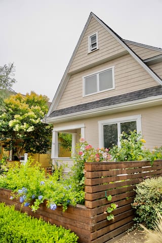 Casa Therese: Classic Beauty,Palo Alto California.