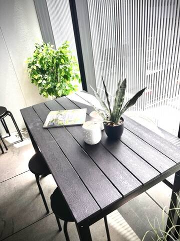 South Yarra Stylish Apt| 2 Bedroom gallery image 3