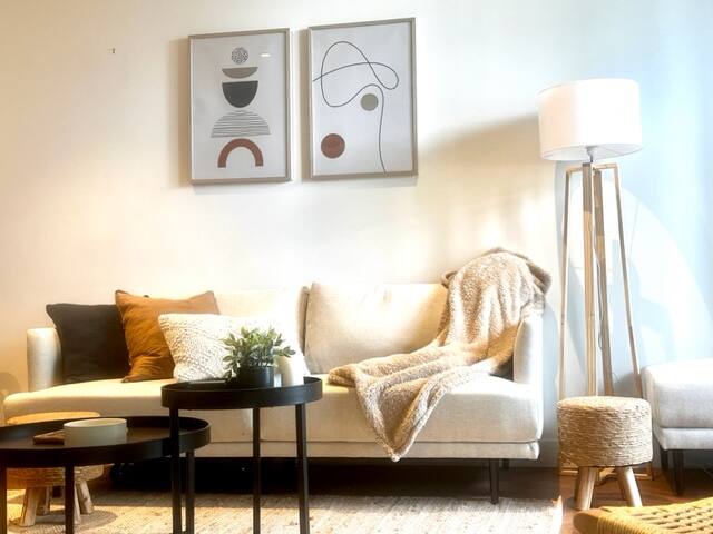 South Yarra Stylish Apt| 2 Bedroom gallery image 2