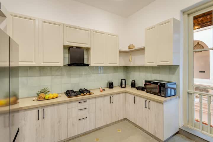 Full kitchen image 1