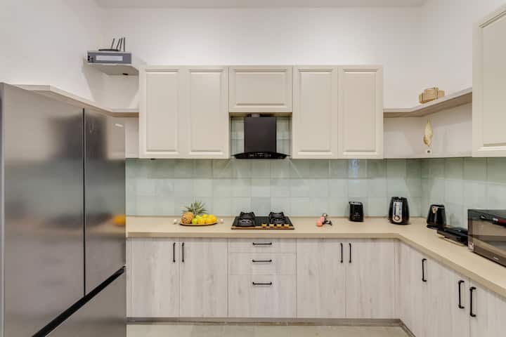 Full kitchen image 2