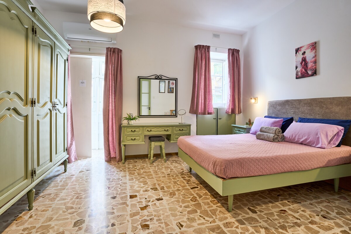 Apartment only 10 minutes away from Valletta!