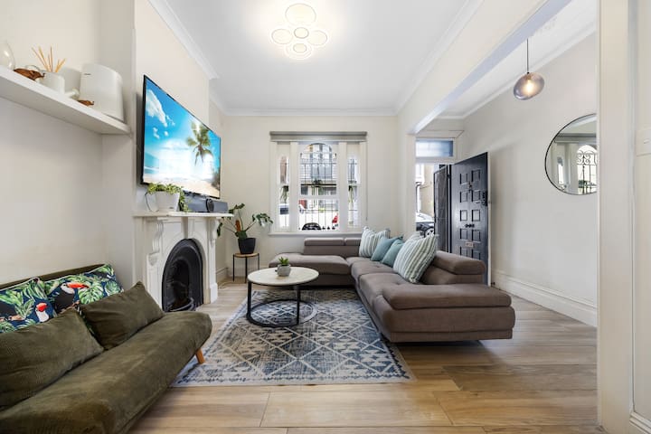 ICC 6BR5.5Bath Double Houses wParking by Palm&Vine gallery image 2