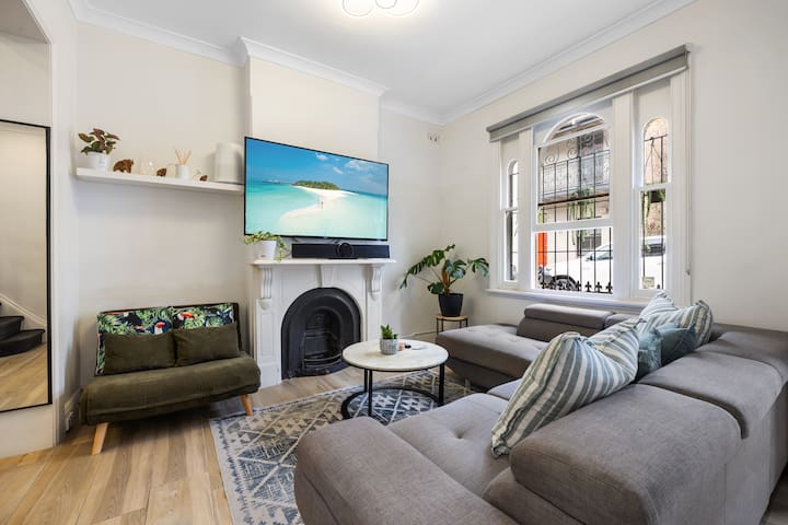 ICC 6BR5.5Bath Double Houses wParking by Palm&Vine gallery image 4