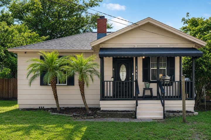 Charming Jax Home With Porch Swing - ジャクソンビル, FL