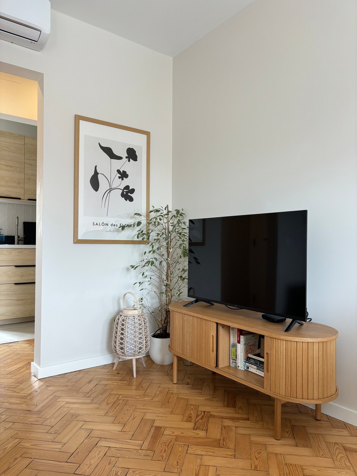 Airbnb em destaque: RookieC Two Bedroom peaceful location old town AC em Lisboa