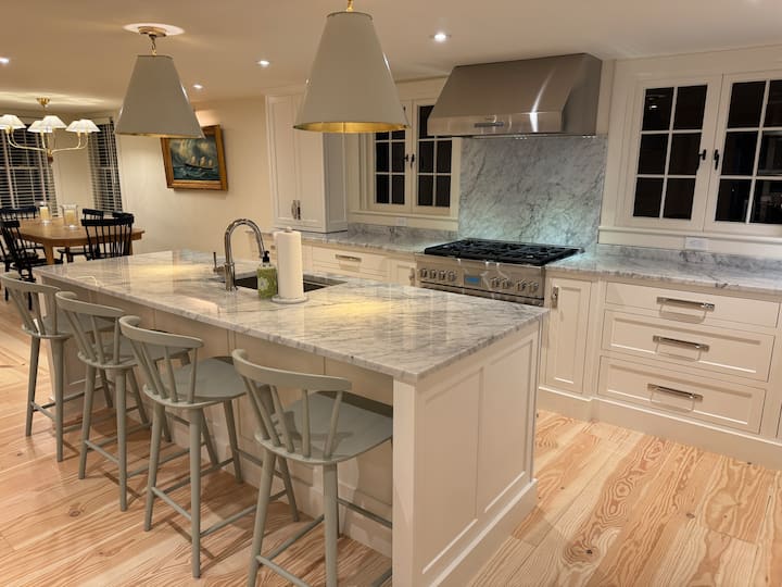Huckleberry House - Newly Renovated 6 Bed In Town - Nantucket