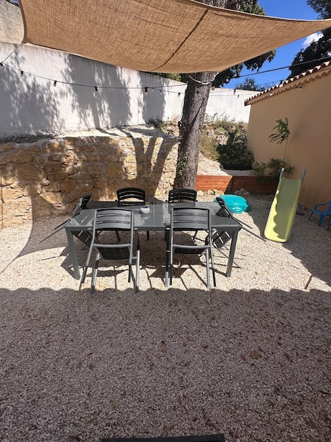 New quiet house with garden and plancha