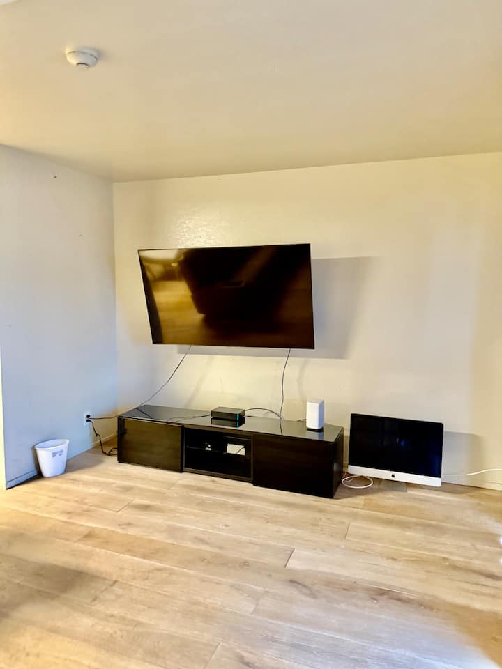 2-bedroom Apartment In Downtown - Asilomar State Beach, CA