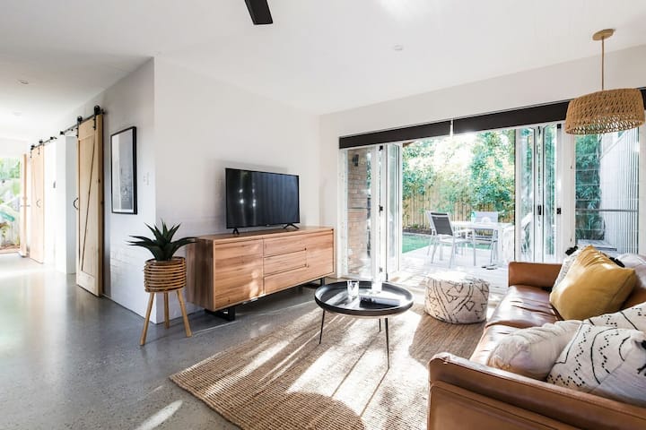 'The Sunshine Bungalow' ~ Beautiful Noosa Home - 努沙