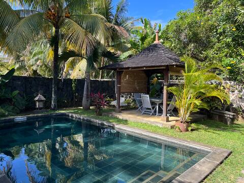 Tropical Villa - Heliconia