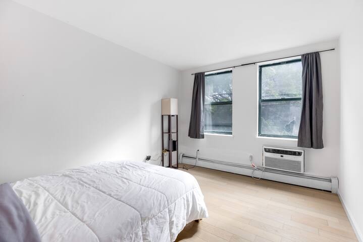 Charming Apartment in NYC! gallery image 4