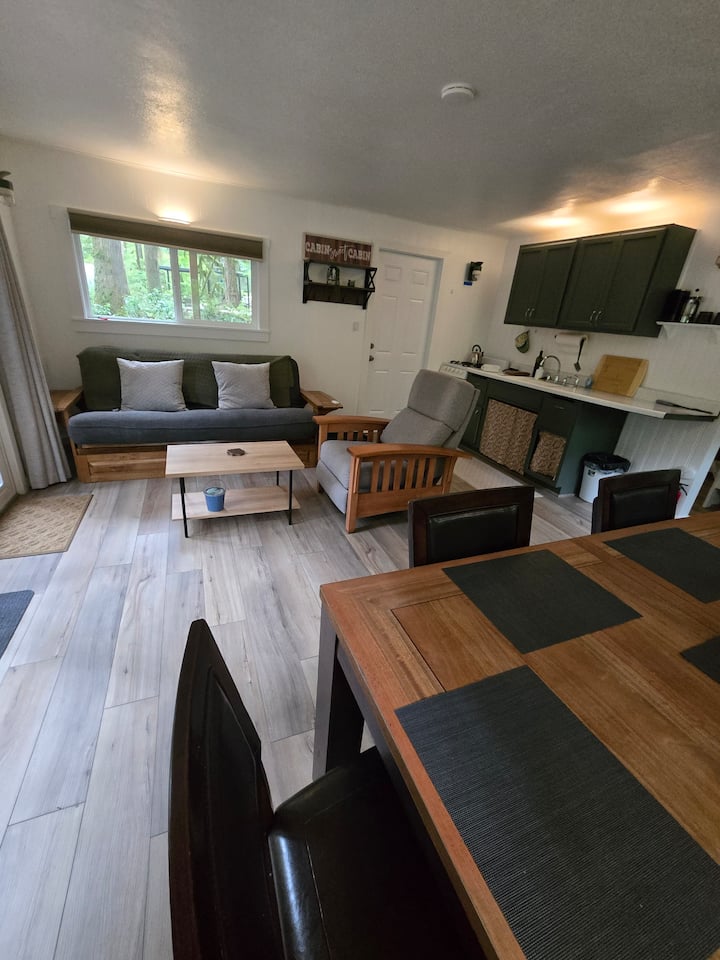 Moss Top Cabin: Offgrid Retreat - North Cascades National Park