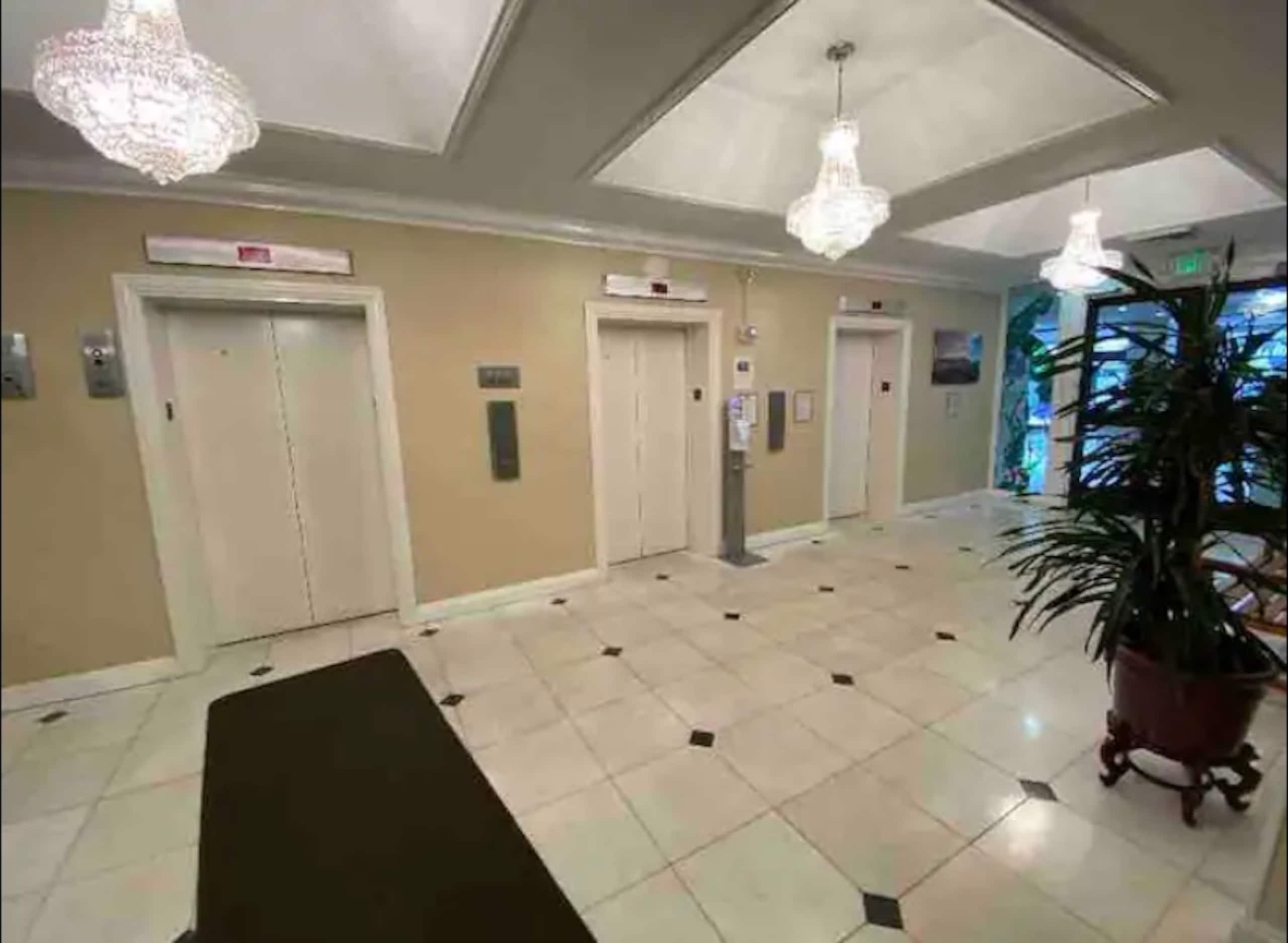 1 bd Ocean View Assigned Parking King bed Pool Gym - Image 33