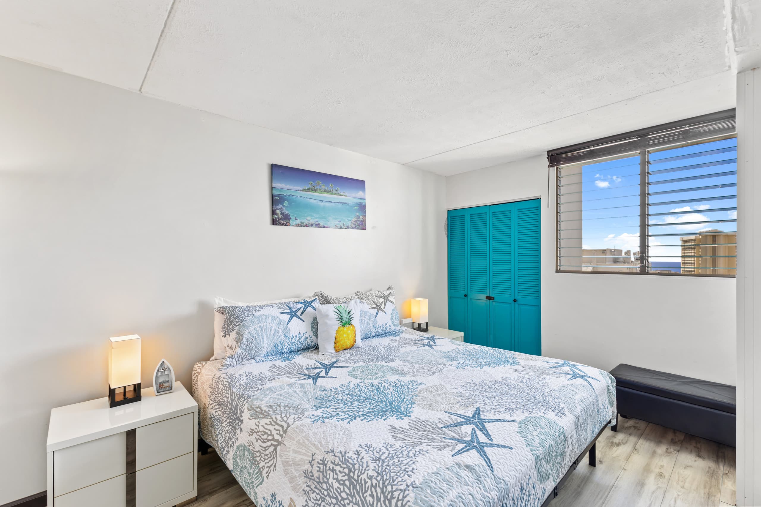 1 bd Ocean View Assigned Parking King bed Pool Gym - Image 6