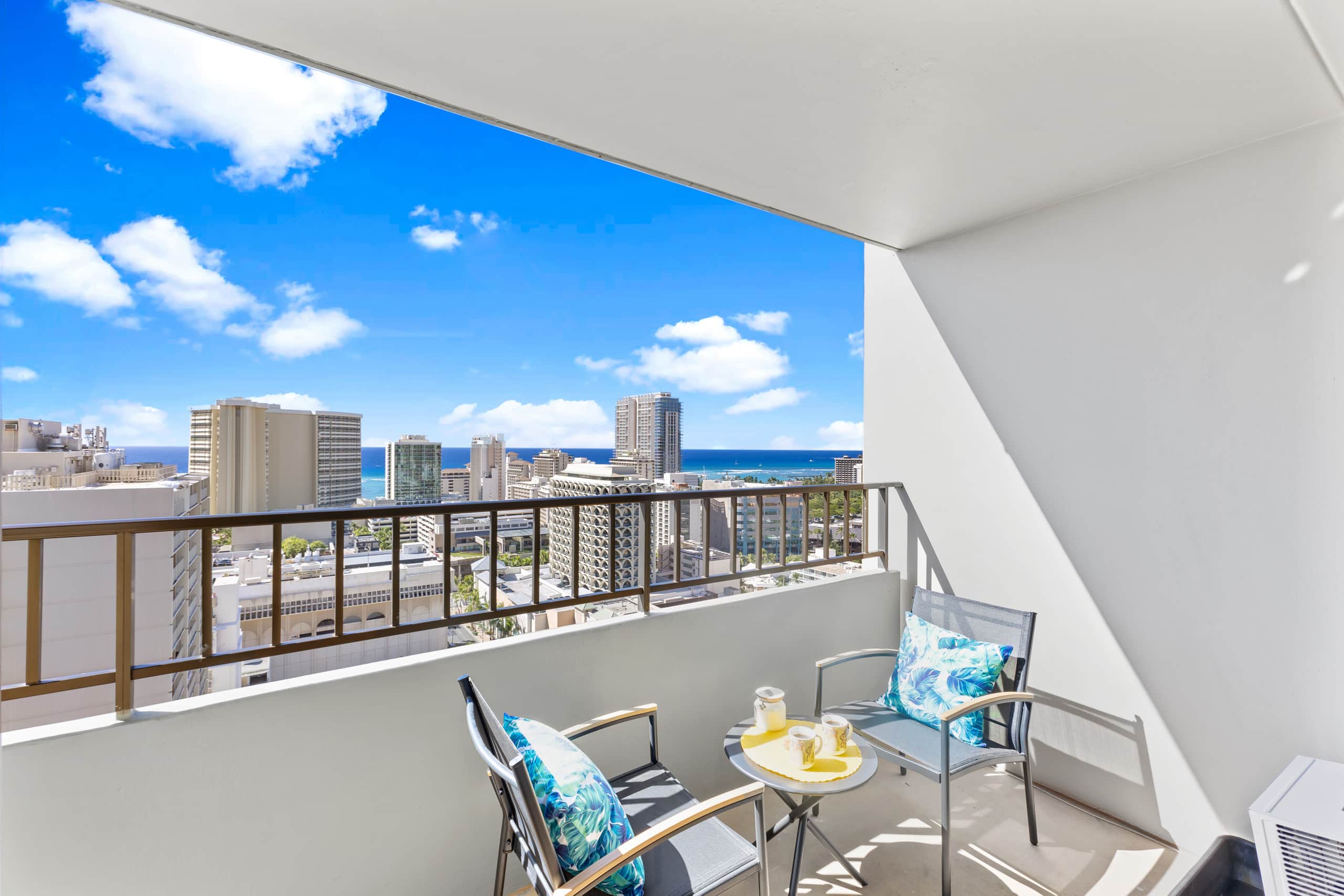 1 bd Ocean View Assigned Parking King bed Pool Gym - Image 14