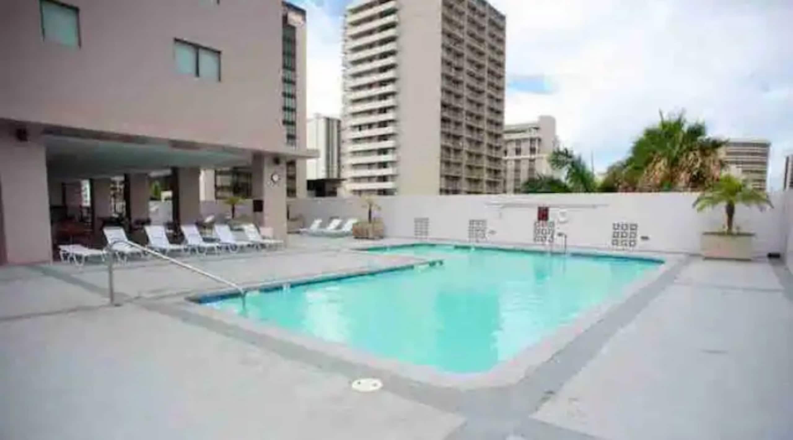 1 bd Ocean View Assigned Parking King bed Pool Gym - Image 9
