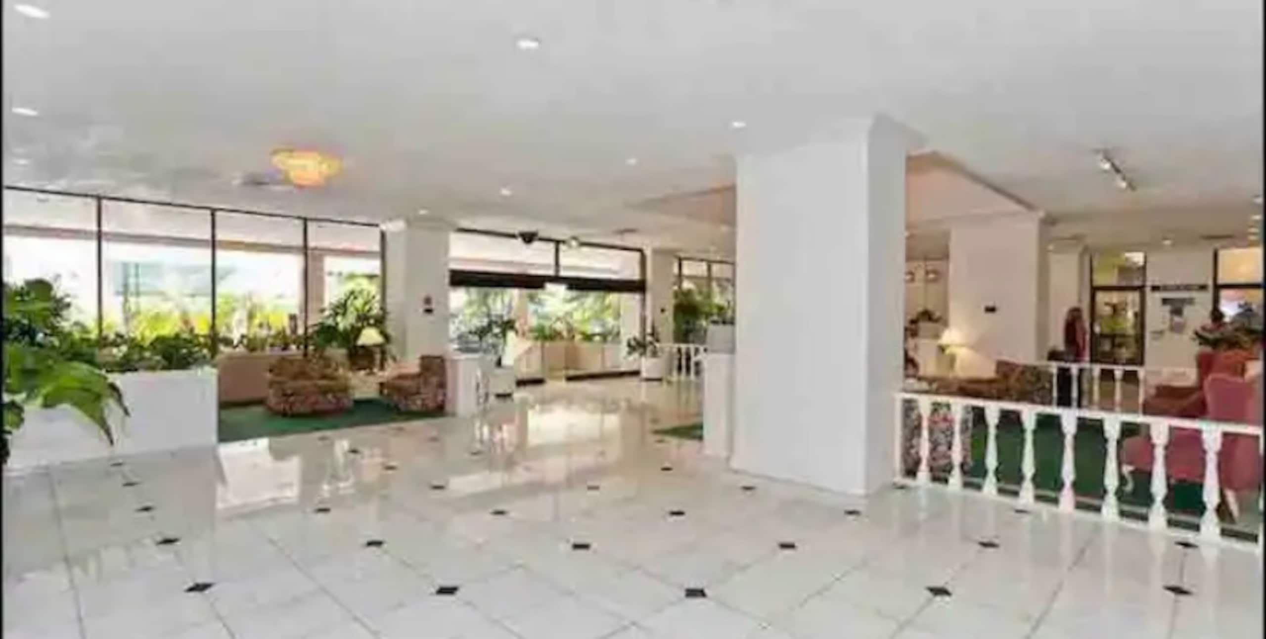 1 bd Ocean View Assigned Parking King bed Pool Gym - Image 45