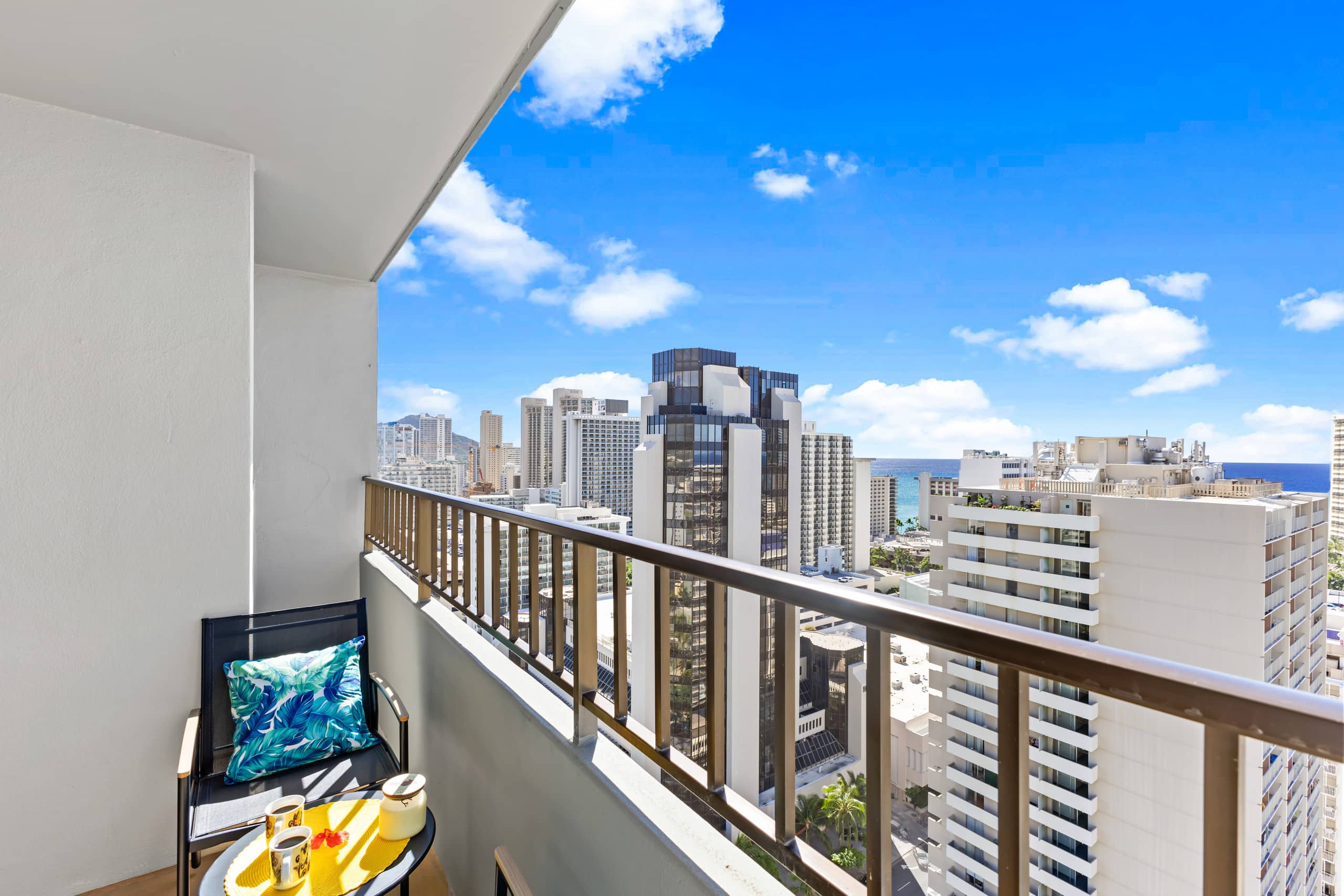 1 bd Ocean View Assigned Parking King bed Pool Gym - Image 28