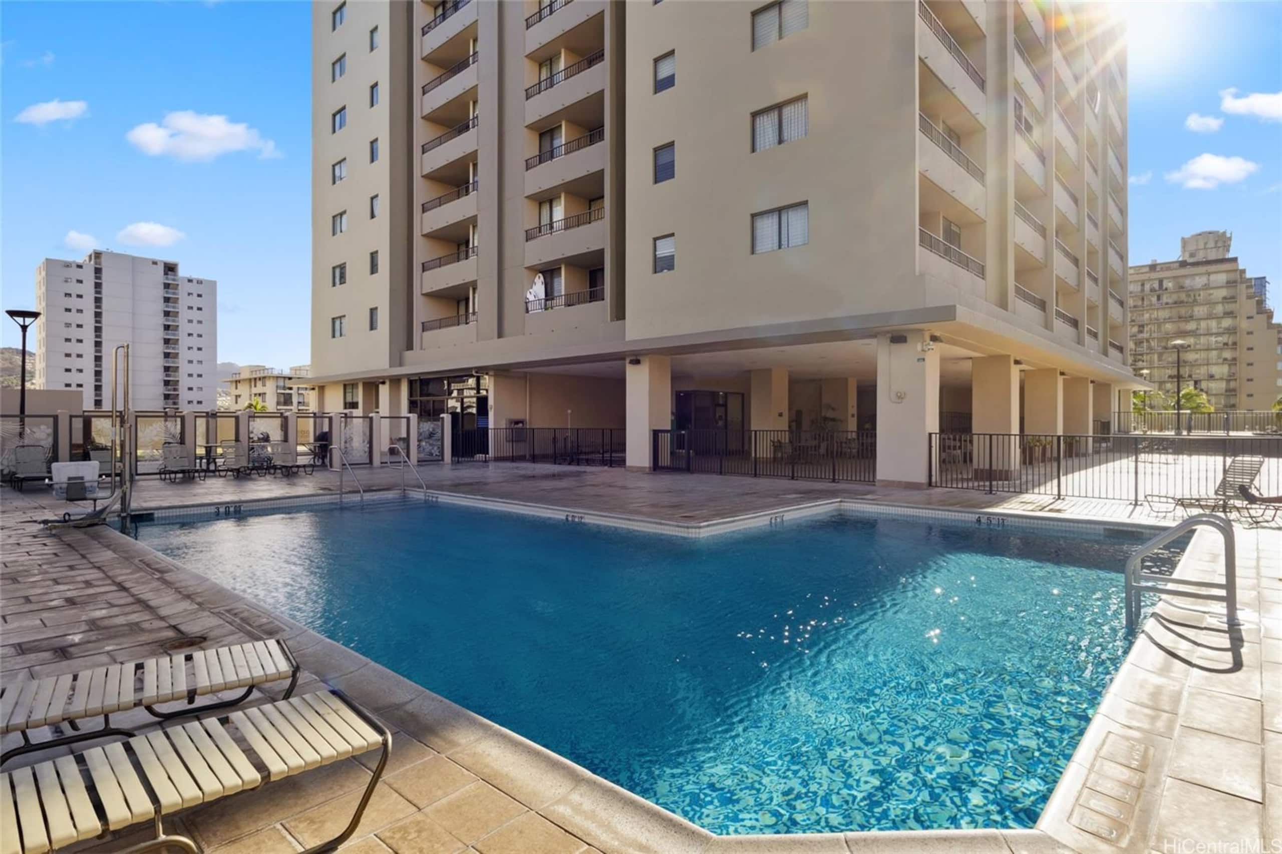 1 bd Ocean View Assigned Parking King bed Pool Gym - Image 62