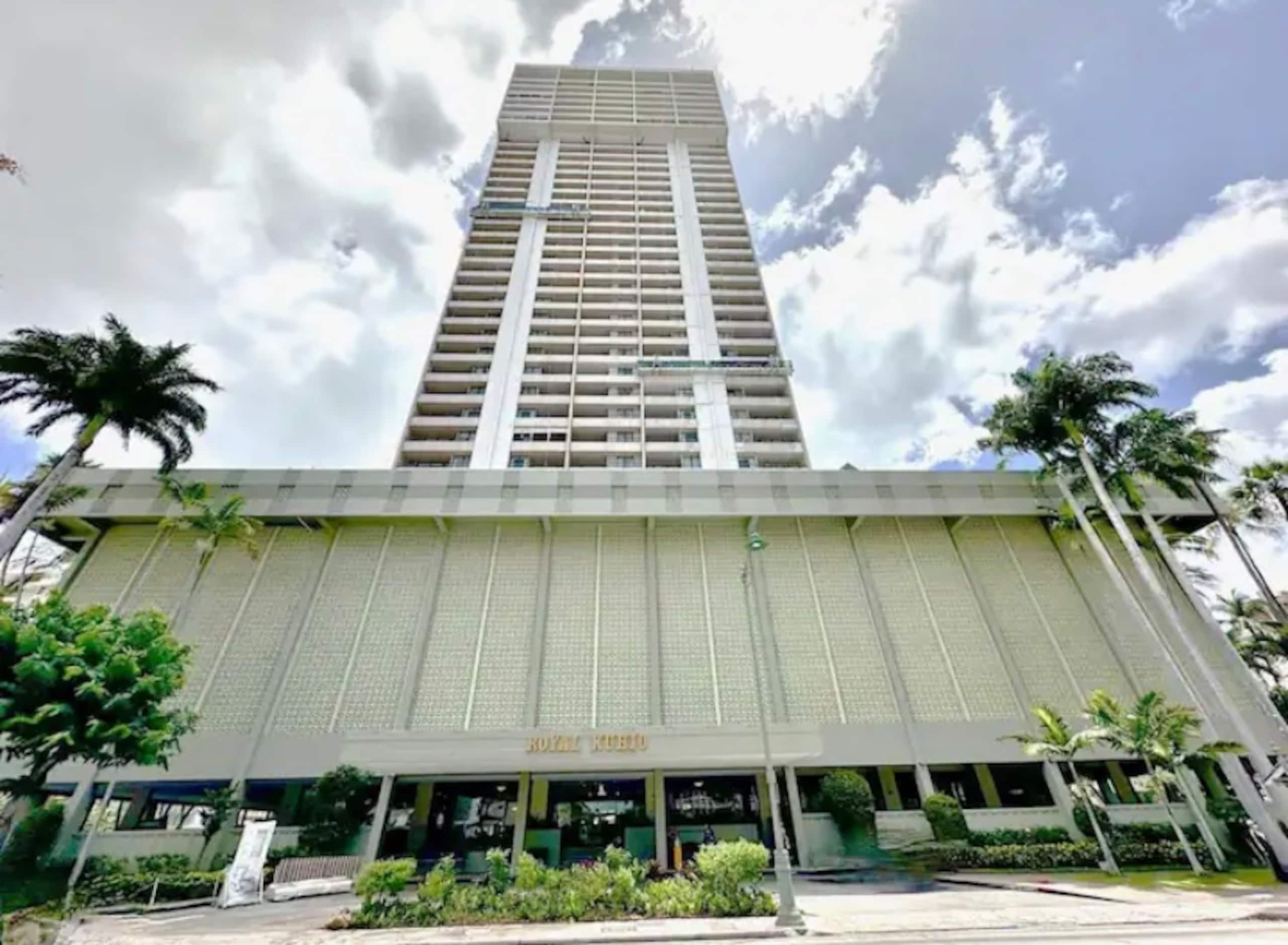 1 bd Ocean View Assigned Parking King bed Pool Gym - Image 40